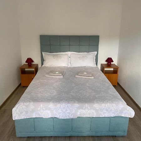 Appartamento Apartament Cristian Orşova Esterno foto